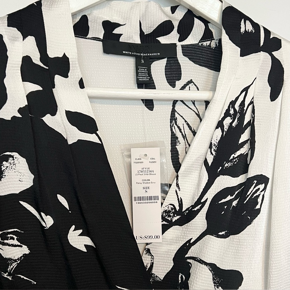 White House Black Market Floral Blouse Small Black Ecru V-Neck NWT - Picture 4 of 10